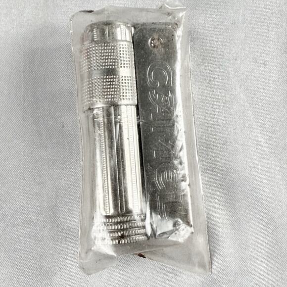 Lot 4 VTG Camel Cigarette Lighters 1990s Promo Metal Plastic Keychain Sealed - Picture 8 of 9